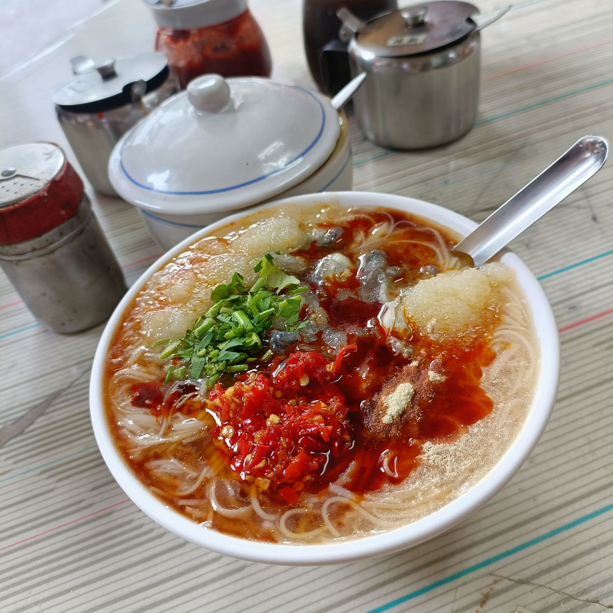 海產街蚵仔麵線