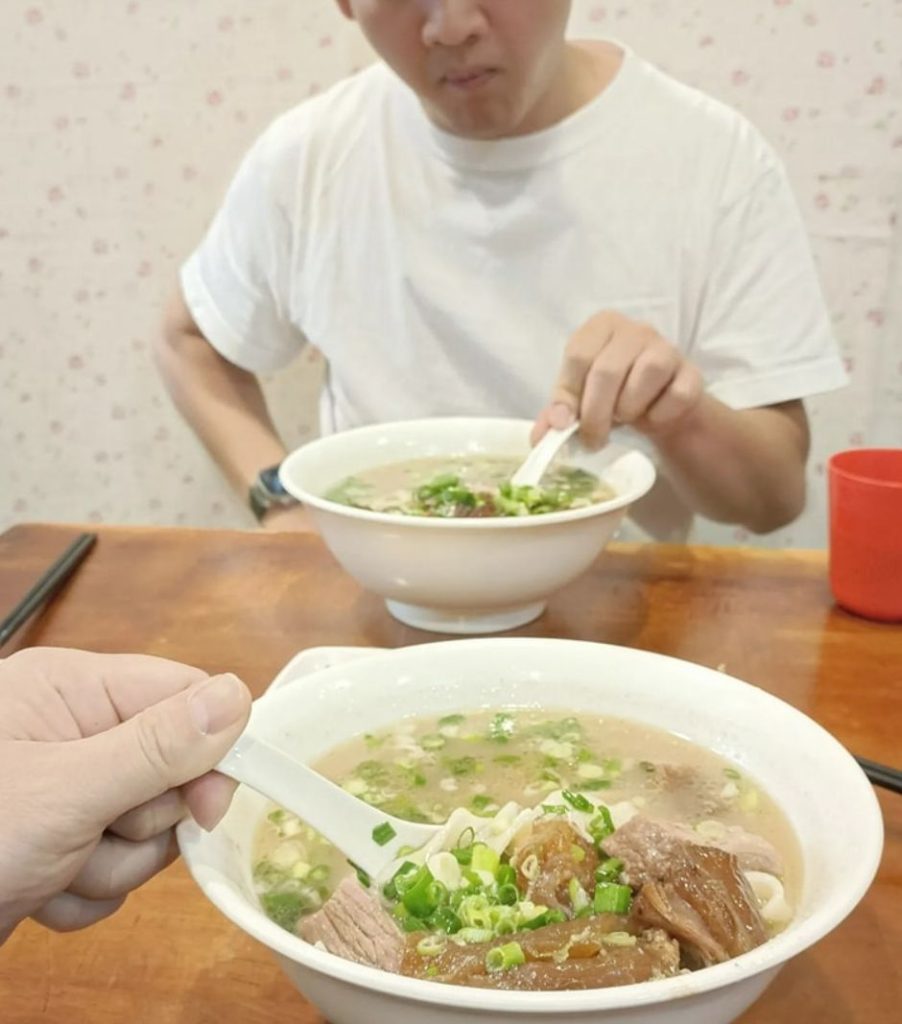 東方霸黃牛肉麵