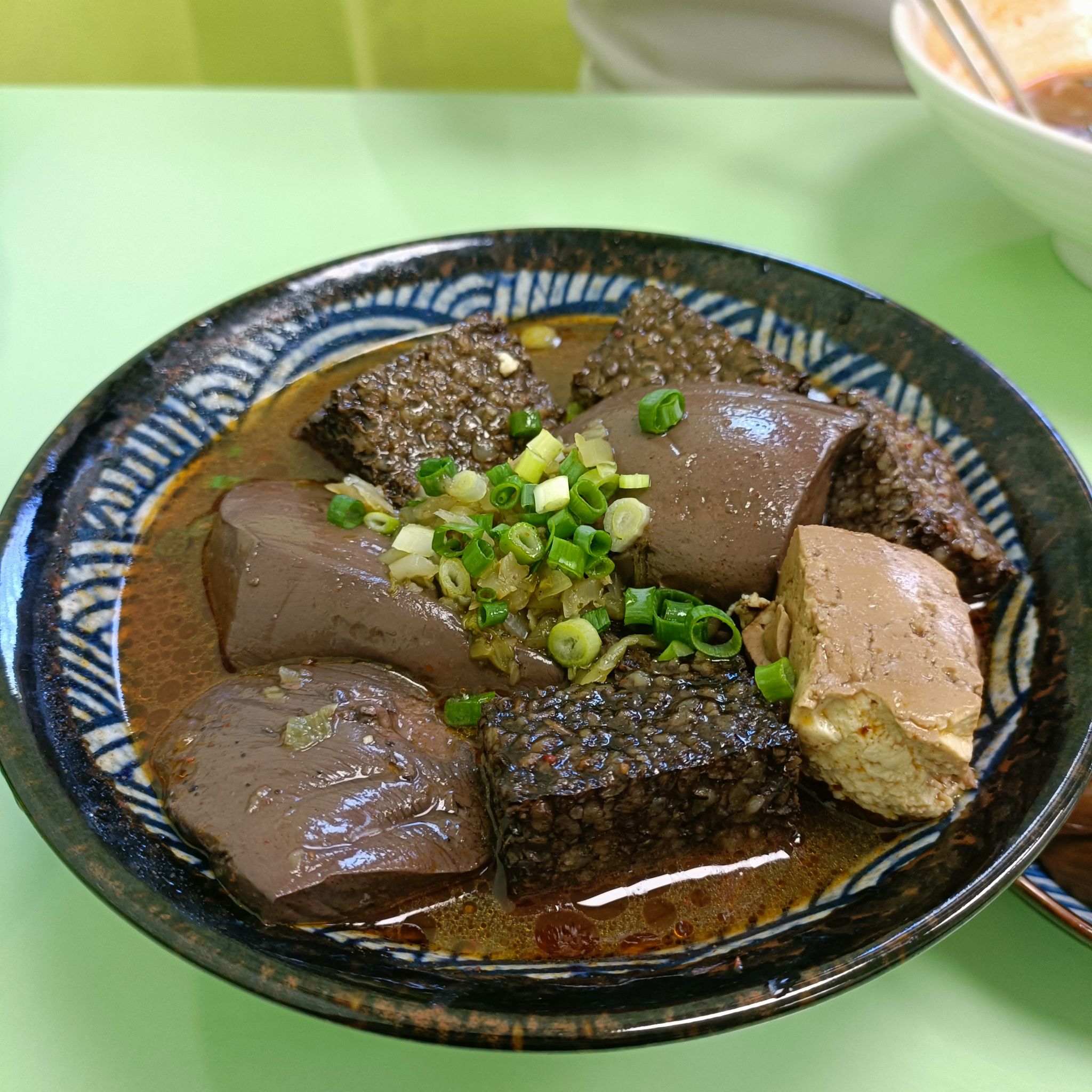 家辣麻辣鴨血、牛肉麵