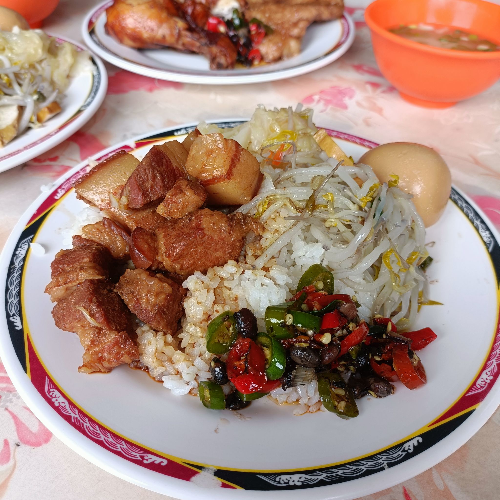 梁記控肉飯